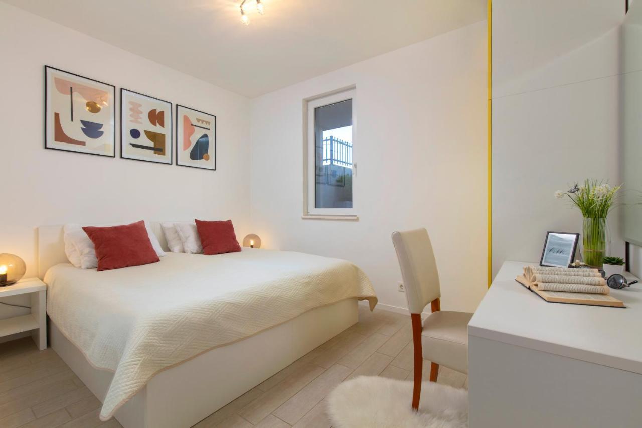 Apartments Tanita โปดสตรานา ภายนอก รูปภาพ