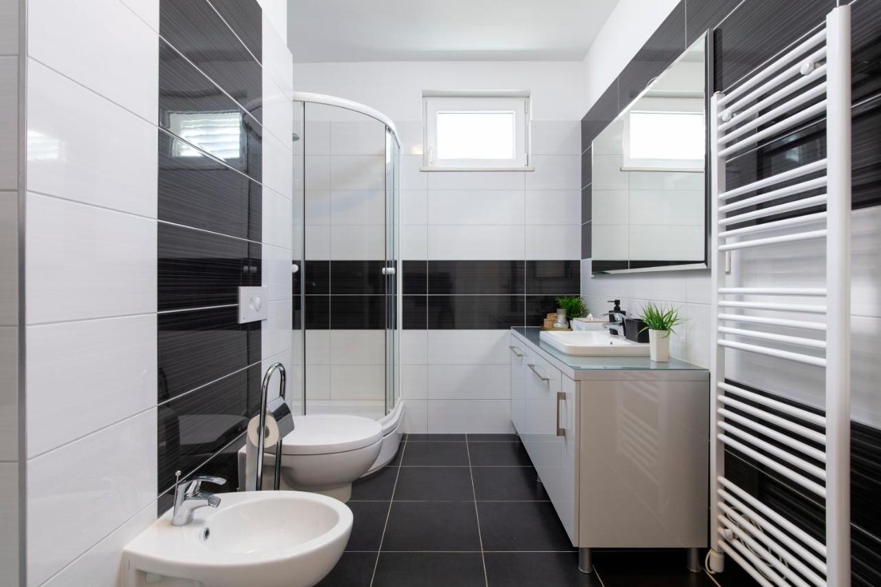 Apartments Tanita โปดสตรานา ภายนอก รูปภาพ