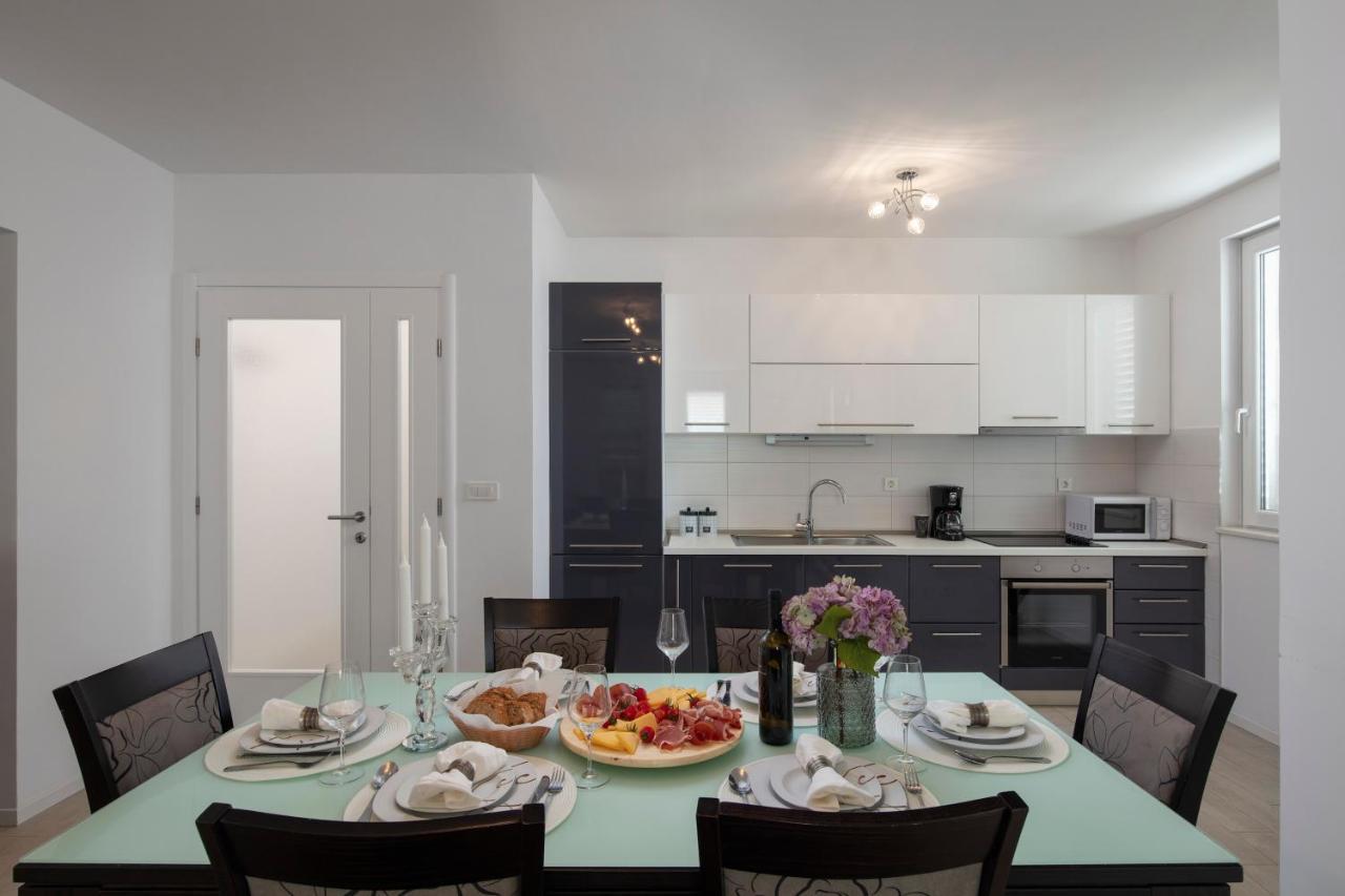 Apartments Tanita โปดสตรานา ภายนอก รูปภาพ